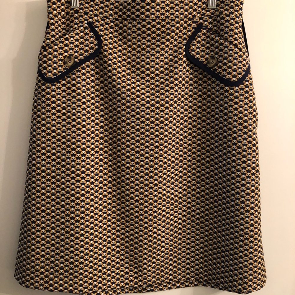 Yellow patterned skirt with pockets